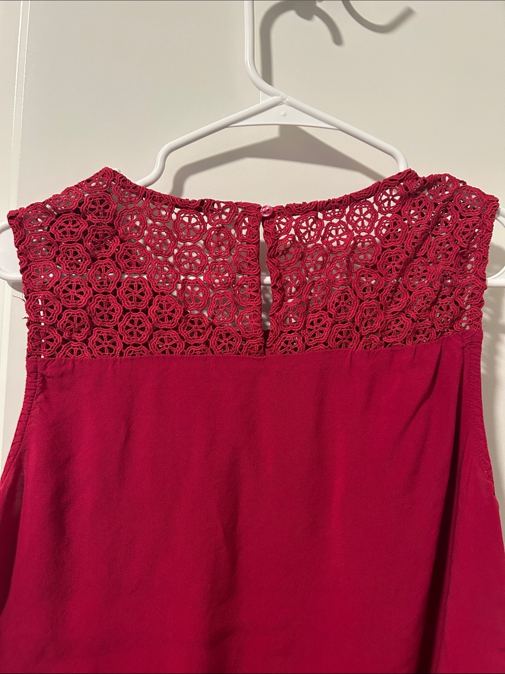 Old Navy Magenta Crochet Yoke Sleeveless Shirt - Picture 8 of 9